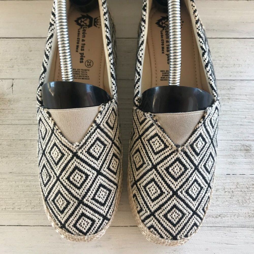 Women's Mexican Handwoven Diamond Pattern Espadrilles Slip On Loafers Size 9